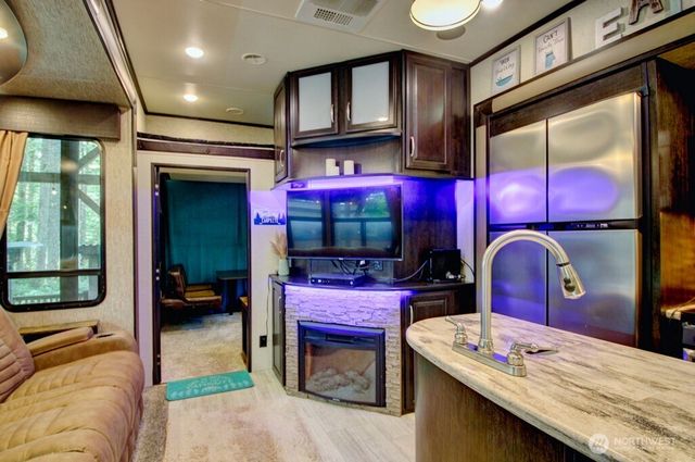 10 Riverside Drive, Deming, WA 98244