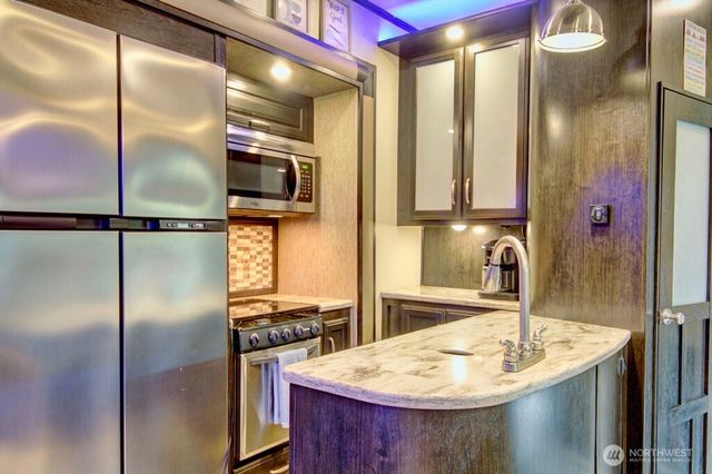 10 Riverside Drive, Deming, WA 98244