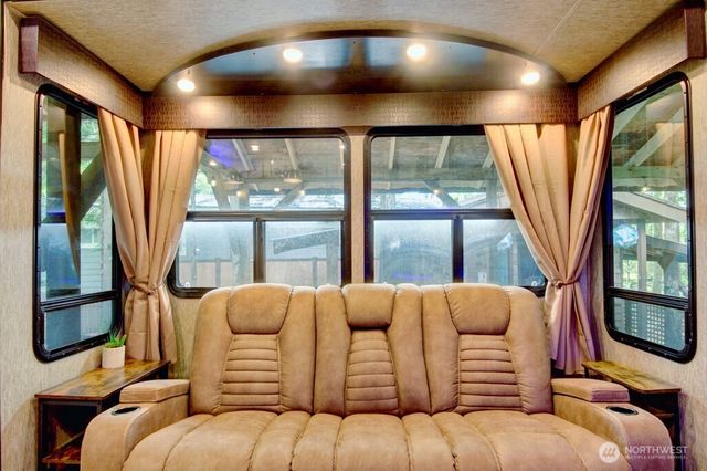 10 Riverside Drive, Deming, WA 98244