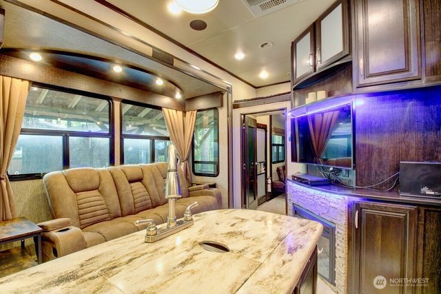 10 Riverside Drive, Deming, WA 98244