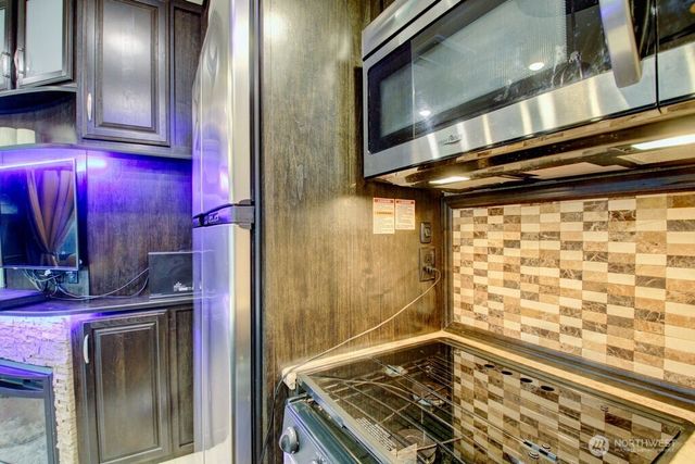 10 Riverside Drive, Deming, WA 98244