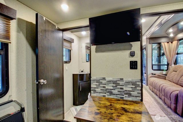 10 Riverside Drive, Deming, WA 98244