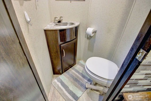 10 Riverside Drive, Deming, WA 98244