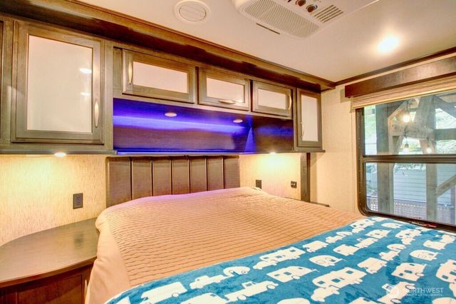 10 Riverside Drive, Deming, WA 98244