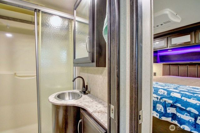 10 Riverside Drive, Deming, WA 98244