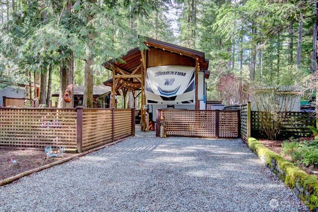 10 Riverside Drive, Deming, WA 98244