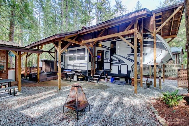 10 Riverside Drive, Deming, WA 98244