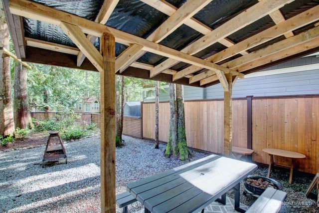 10 Riverside Drive, Deming, WA 98244