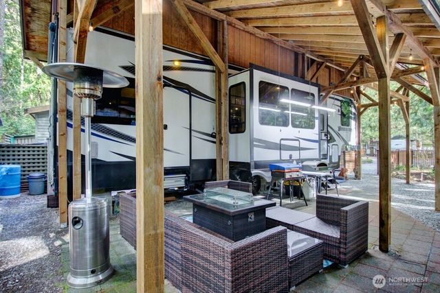 10 Riverside Drive, Deming, WA 98244