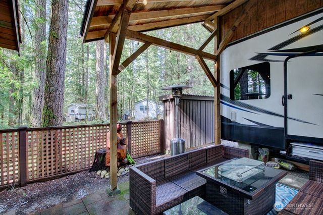 10 Riverside Drive, Deming, WA 98244