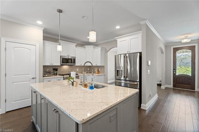 633 Ryder Cup Lane, Clemmons, NC 27012