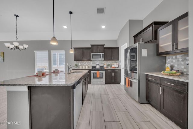 905 Betton Place, El Paso, TX 79915