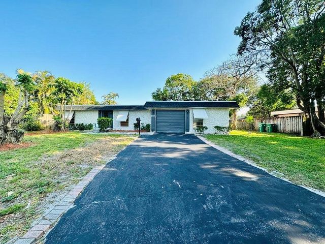 6900 NW 78th St, Tamarac, FL 33321