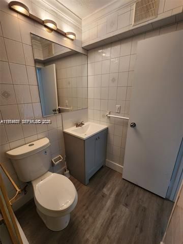 6900 NW 78th St, Tamarac, FL 33321