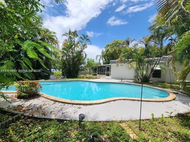 6900 NW 78th St, Tamarac, FL 33321