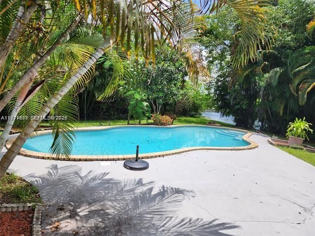 6900 NW 78th St, Tamarac, FL 33321