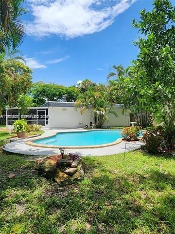 6900 NW 78th St, Tamarac, FL 33321