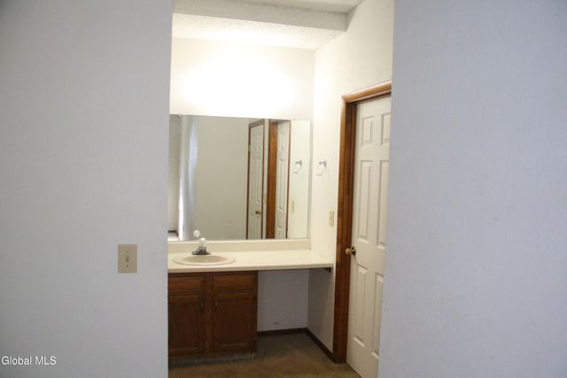 139 Monmouth Way 139, Halfmoon, NY 12065