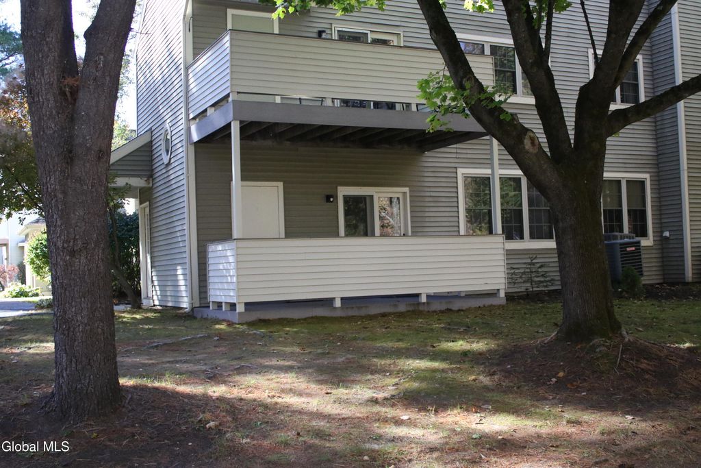 139 Monmouth Way 139, Halfmoon, NY 12065