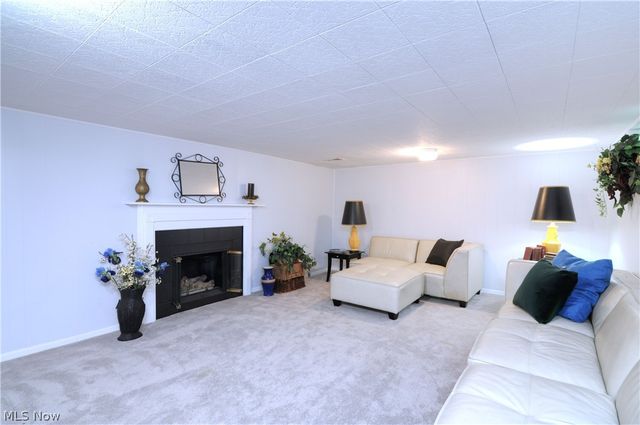 614 Hartzell Drive, Norton, OH 44203