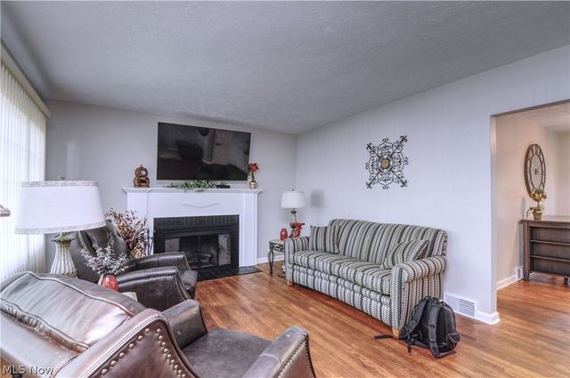 614 Hartzell Drive, Norton, OH 44203