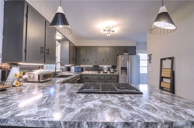 614 Hartzell Drive, Norton, OH 44203