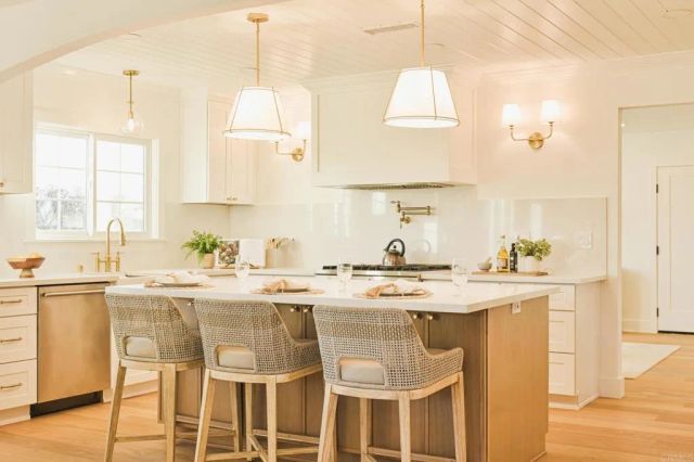 1045 Tarento Drive, San Diego, CA 92107