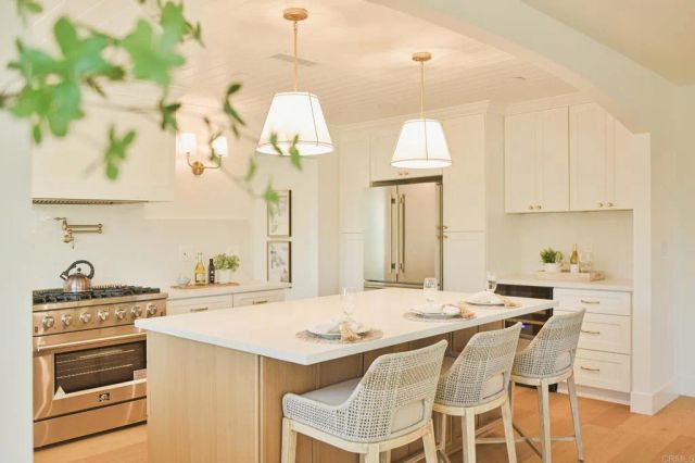 1045 Tarento Drive, San Diego, CA 92107