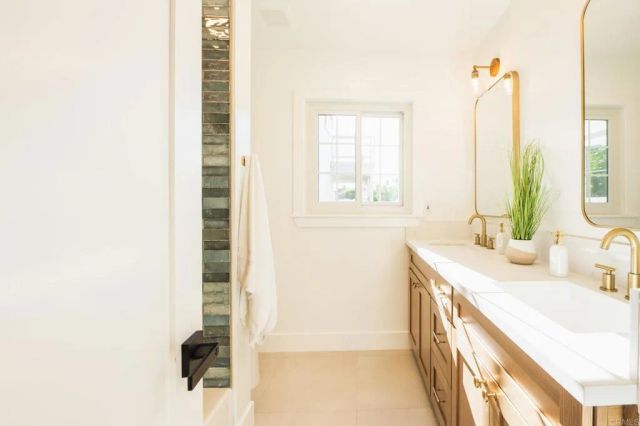 1045 Tarento Drive, San Diego, CA 92107