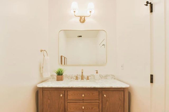 1045 Tarento Drive, San Diego, CA 92107