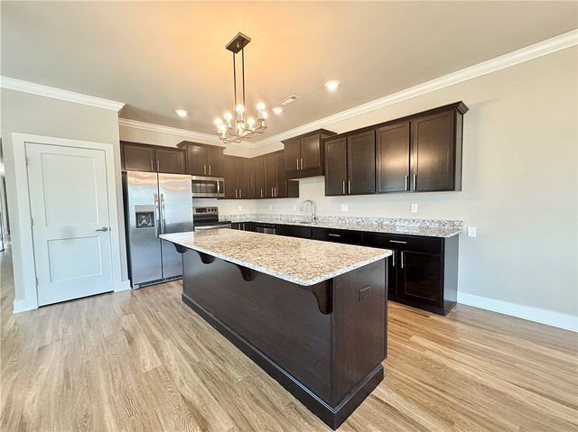 901 NE Heights Lane, Bentonville, AR 72712