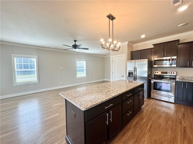 901 NE Heights Lane, Bentonville, AR 72712
