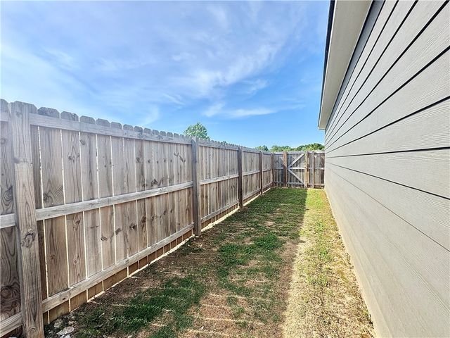901 NE Heights Lane, Bentonville, AR 72712