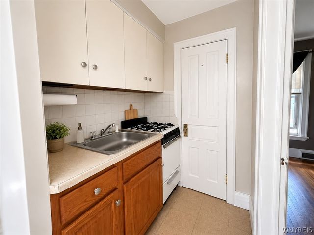 390 West Delavan Avenue, Buffalo, NY 14213