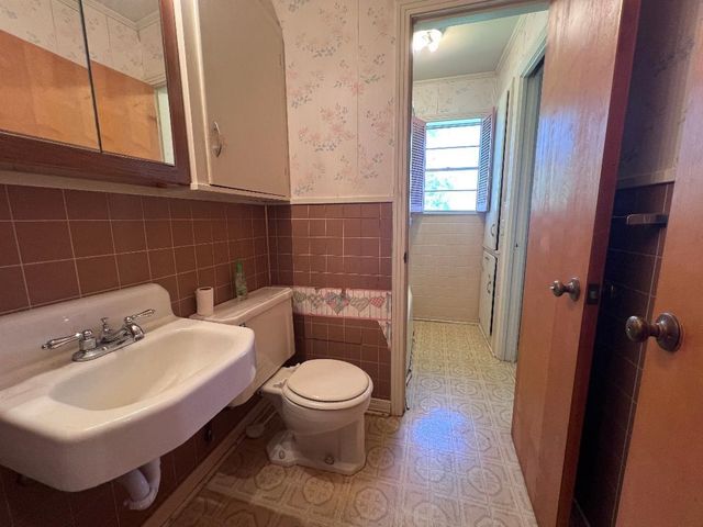 1010 W Garrison, Carthage, TX 75633