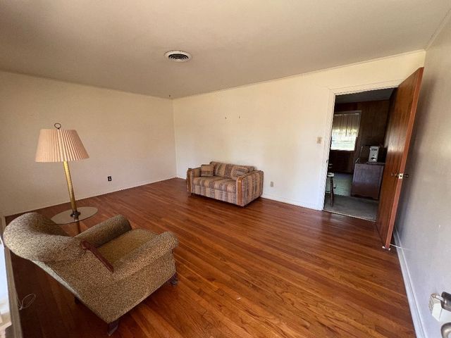 1010 W Garrison, Carthage, TX 75633