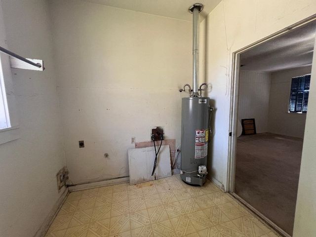 1010 W Garrison, Carthage, TX 75633