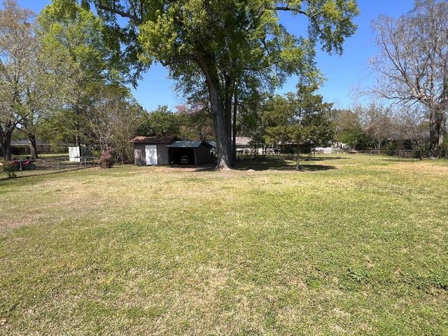 1010 W Garrison, Carthage, TX 75633