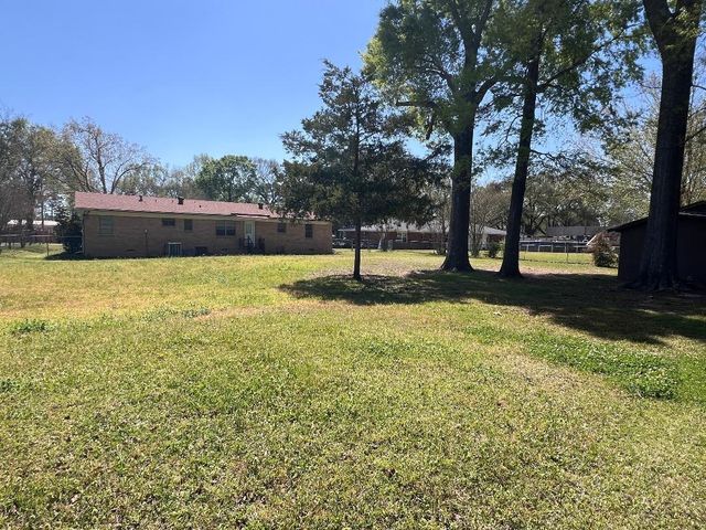 1010 W Garrison, Carthage, TX 75633