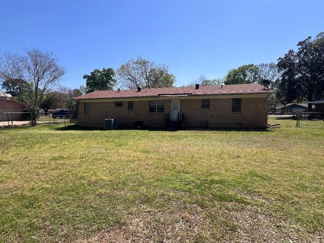 1010 W Garrison, Carthage, TX 75633
