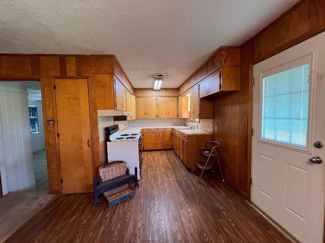 1010 W Garrison, Carthage, TX 75633