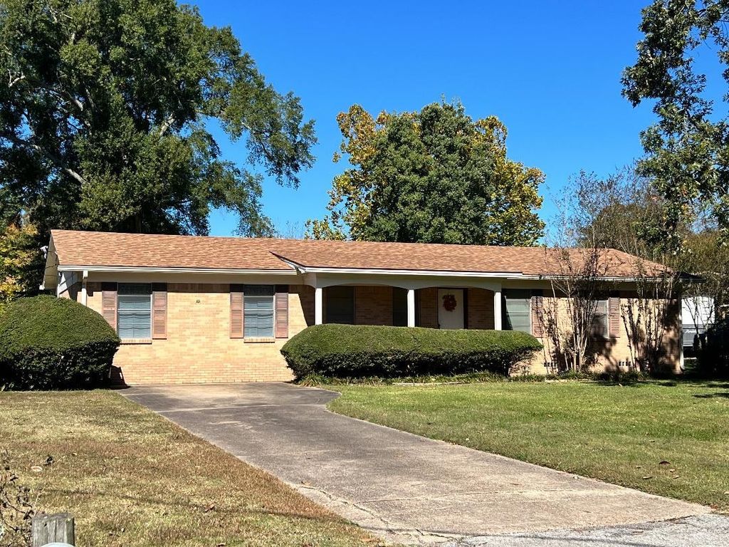 1010 W Garrison, Carthage, TX 75633