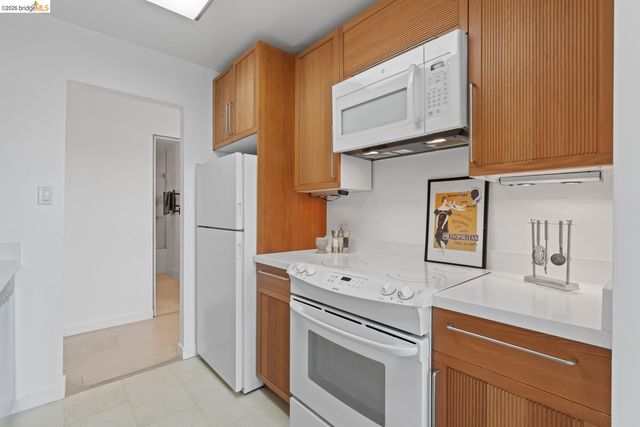 802 N Delaware ST APT 202, San Mateo, CA 94401