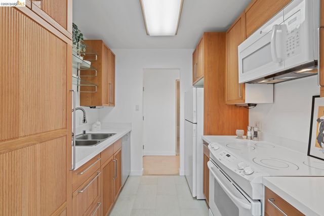 802 N Delaware ST APT 202, San Mateo, CA 94401