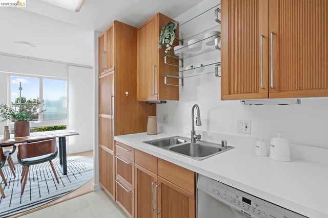 802 N Delaware ST APT 202, San Mateo, CA 94401