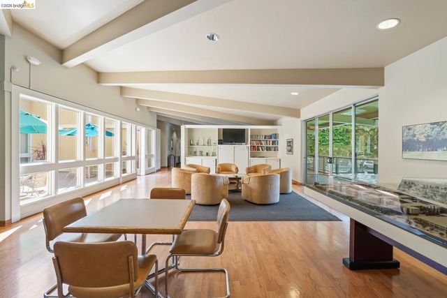 802 N Delaware ST APT 202, San Mateo, CA 94401