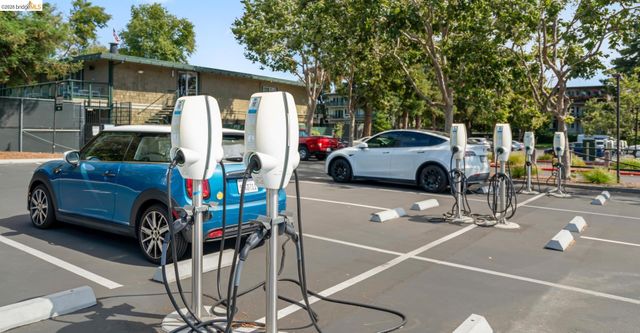 802 N Delaware ST APT 202, San Mateo, CA 94401