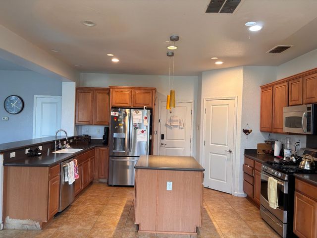 10573 Lake Point Ave, Stockton, CA 95219