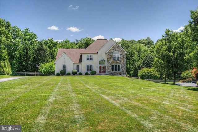 69 MEADOWCROFT LN, Lincoln University, PA 19352