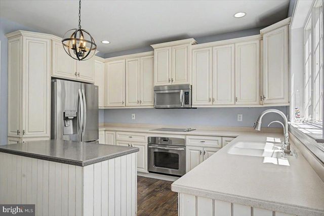 69 MEADOWCROFT LN, Lincoln University, PA 19352